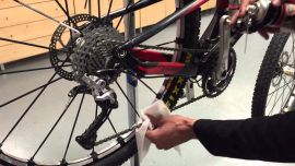 La limpieza y engrase de la cadena es muy importante.