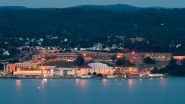 Vista desde el río del gigntesco complejo de Sing Sing, en la localidad de Ossining en Nueva York.