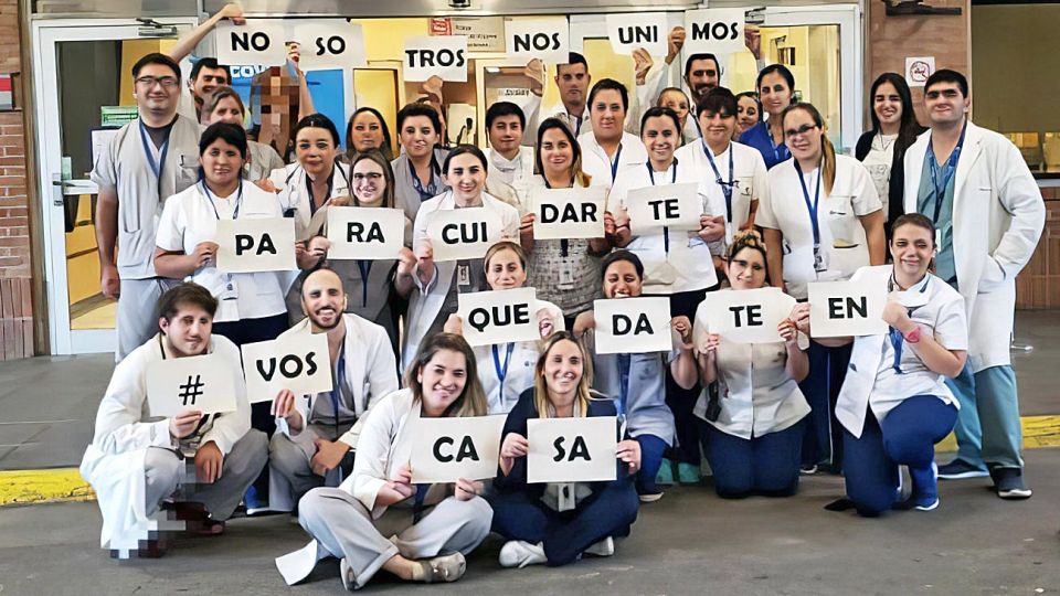 Quedate en casa. Profesionales de todo el país se suman a esta consigna. Las mujeres predominan en servicios de salud.