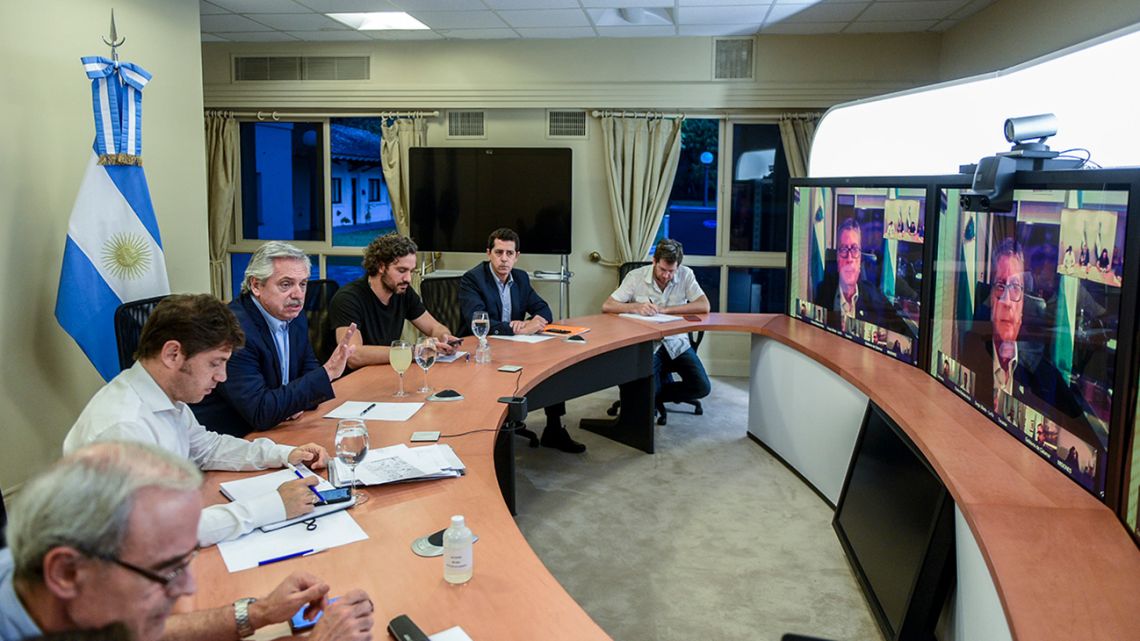President Alberto Fernández, members of his Cabinet and a group of medical and scientific advisers, pictured during a videoconference with provincial governors on Sunday.
