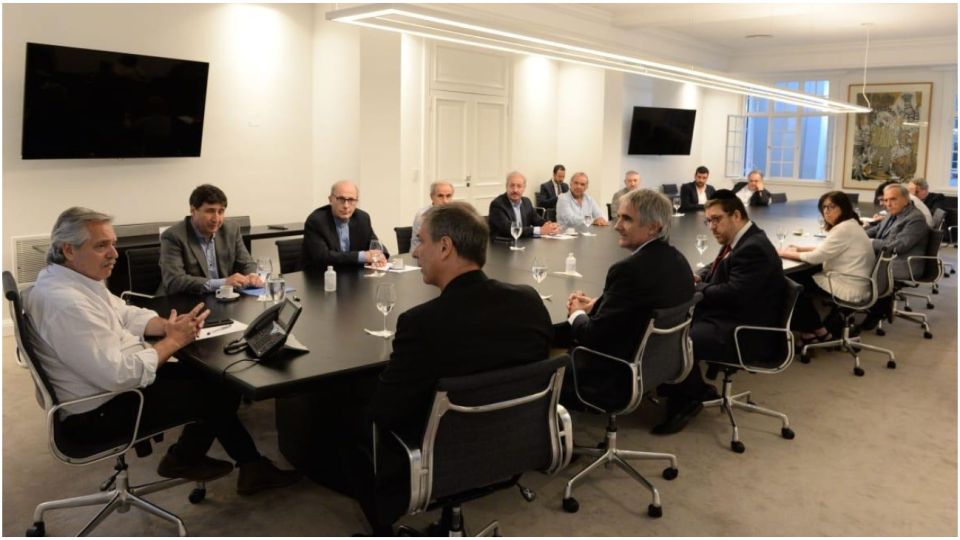 Alberto Fernández reunido con los impulsores del proyecto Seamos Uno.