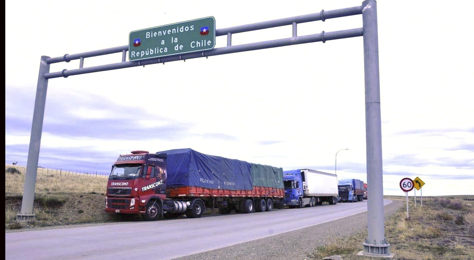 Camiones varados en Monte Aymod.