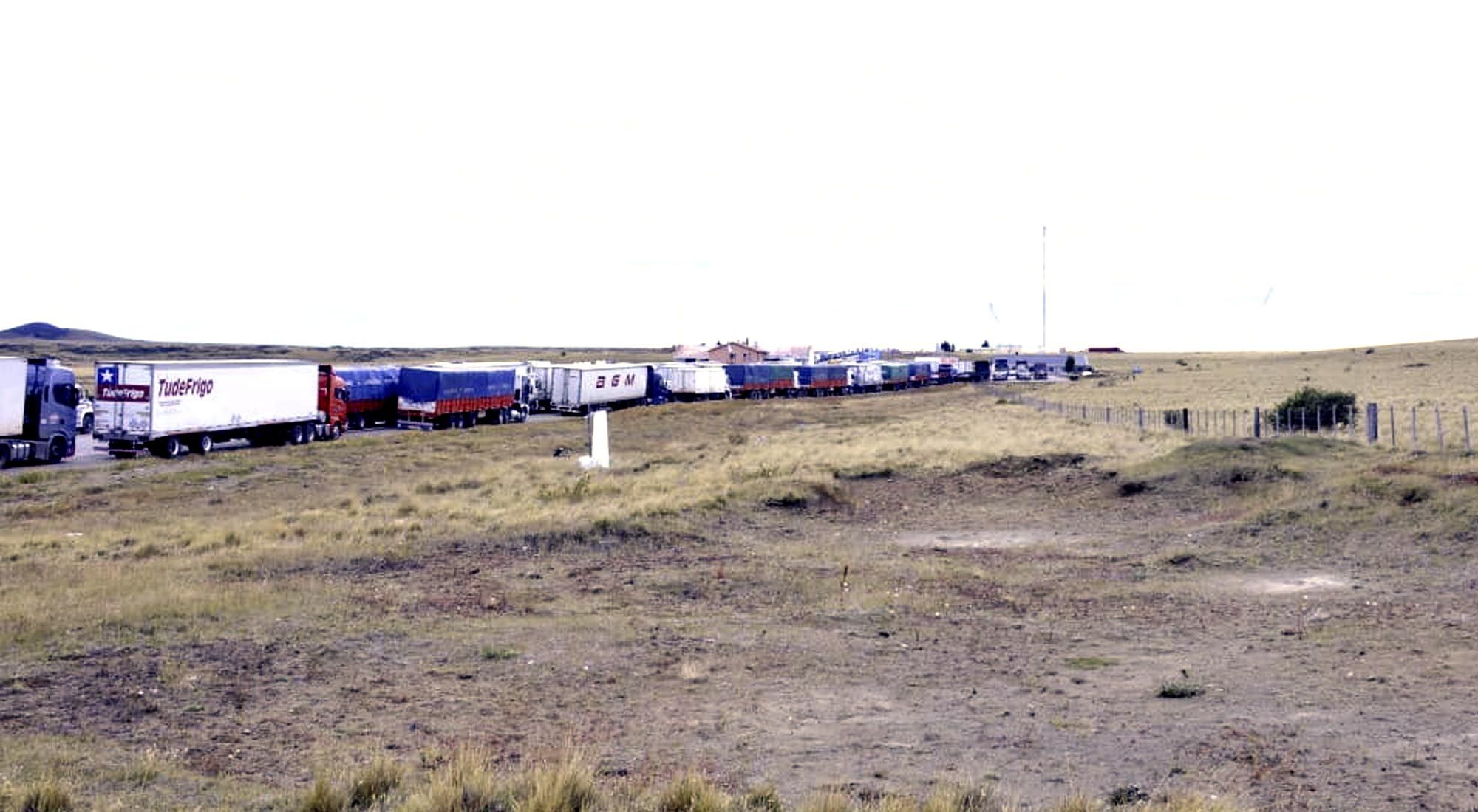 Camiones varados en Monte Aymod.