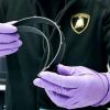 Lamborghini deja de fabricar autos para producir barbijos 