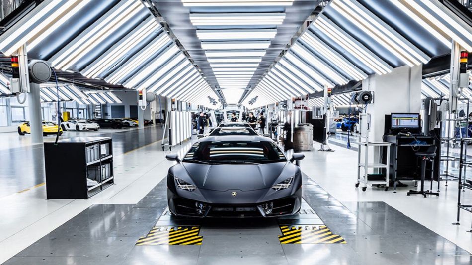 Lamborghini deja de fabricar autos para producir barbijos