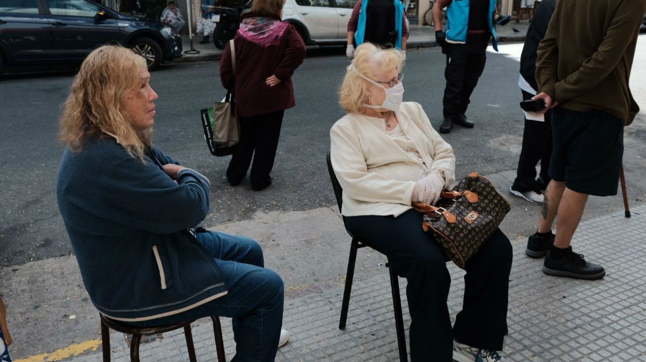 Imágenes de un día complicado para los jubilados y pensionados.