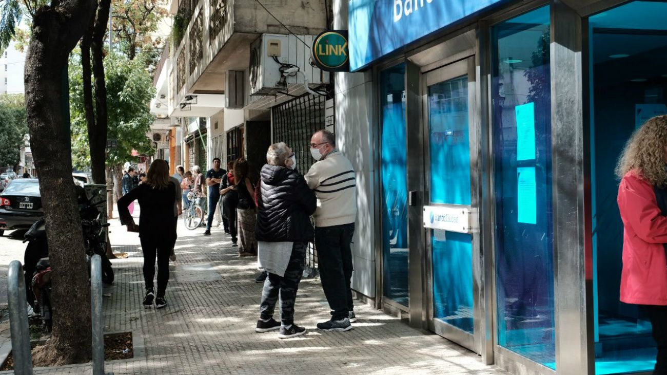 Imágenes de un día complicado para los jubilados y pensionados.