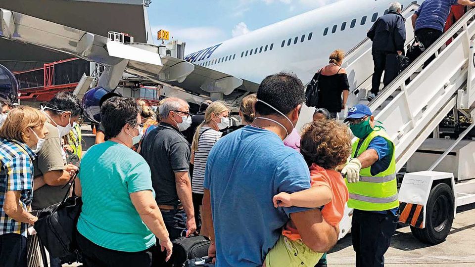 Cuba. Esta semana regresaron 300 argentinos. El avión volvió a la isla con medicamentos donados por laboratorios.