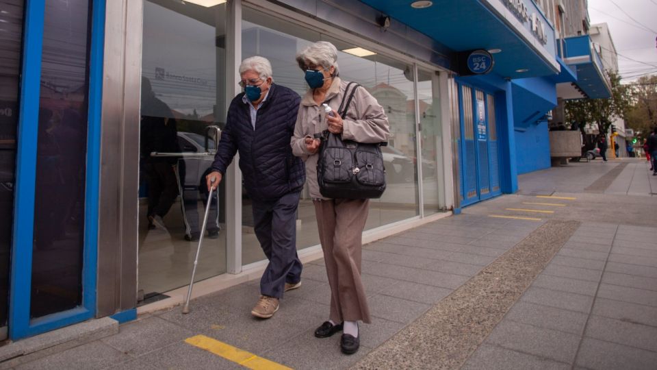 Los jubilados seguirán recibiendo aumentos por decreto.
