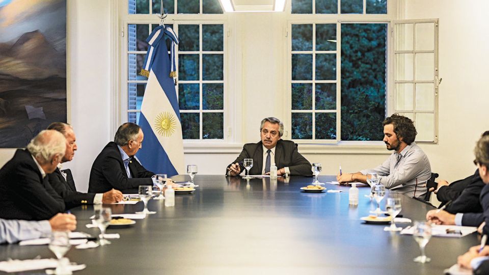 ocupado. Ayer por la tarde Fernández recibió a la UIA e hizo esperar a Miguel Pesce y Alejandro Vanoli.