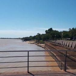 Así se ve el río Paraná a la altura de la localidad correntina de Bella Vista.