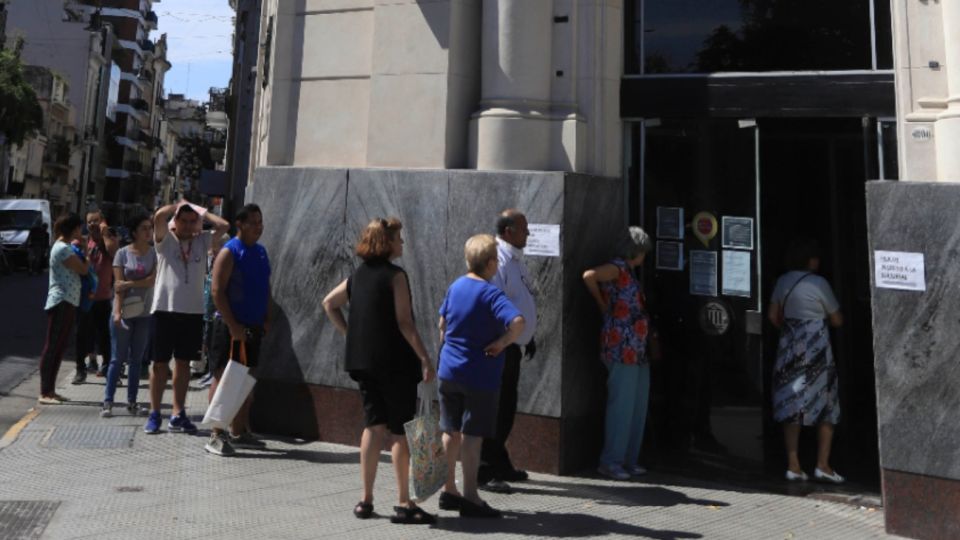 La ayuda de los 10 mil pesos se cobrará por única vez en abril.