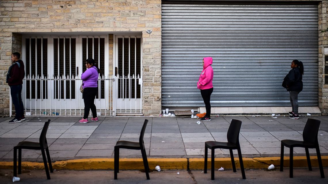 People line up outside a bank in the municipality of José C Paz, Buenos Aires Province, on April 4, 2020 during the coronavirus lockdown in Argentina.