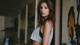 Emily Ratajkowski se desnudó totalmente junto a su esposo