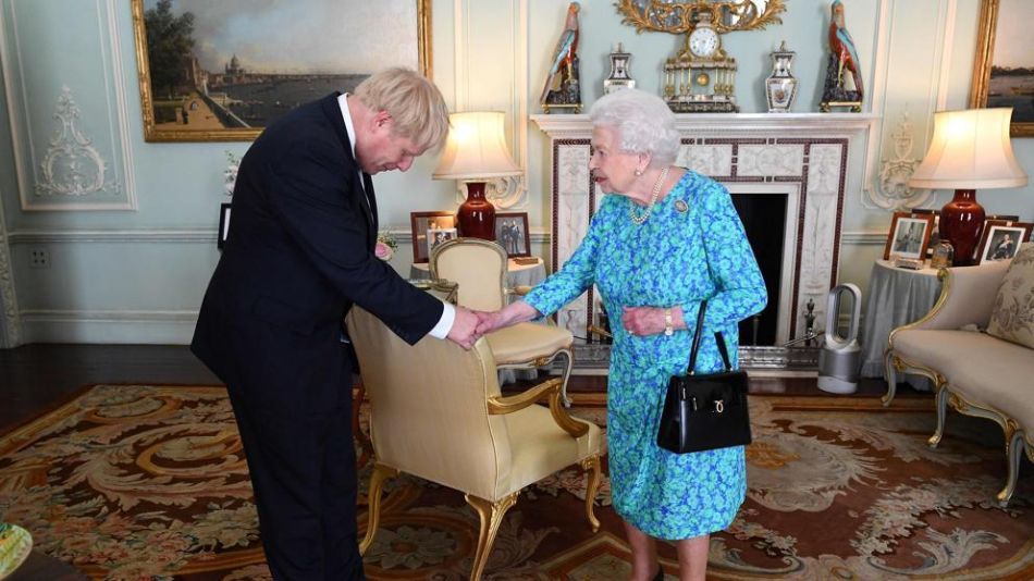 Coronavirus: Isabel II envió un motivador mensaje a Boris Johnson 