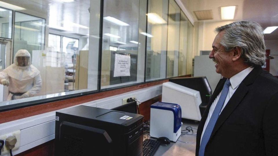 El presidente recorre instalaciones del Instituto Mallarán que visitó hoy con el ministro de salud.
