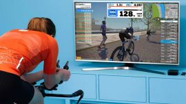 Zwift ofrece una experiencia muy interesante si utilizamos un rodillo inteligente.