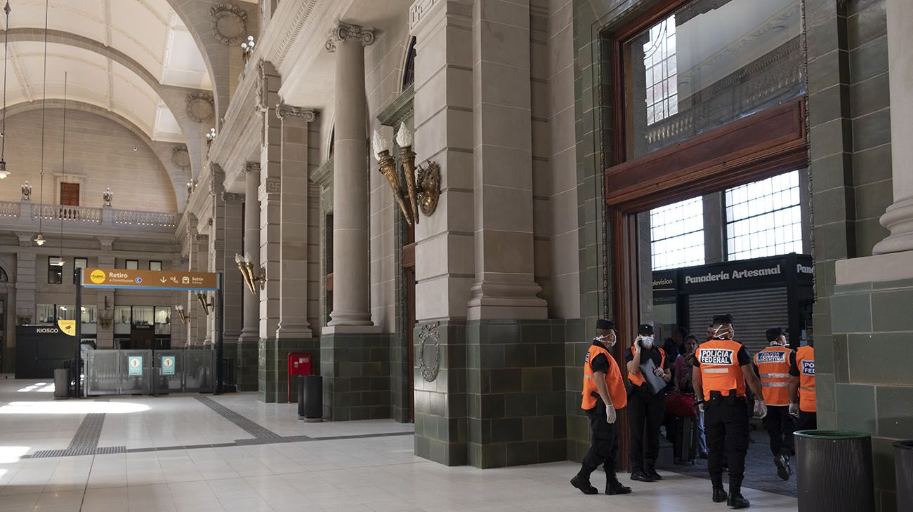 UNA RECORRIDA POR BUENOS AIRES, UNA CIUDAD VACÌA