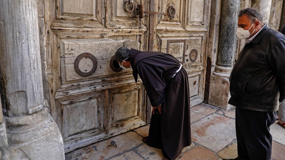 Santo Sepulcro cerrado
