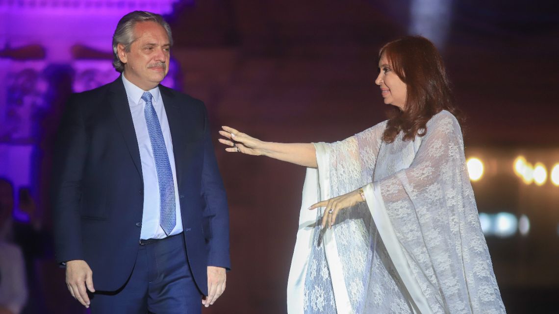 President Alberto Fernández received this Tuesday at the Quinta de Olivos the visit of Vice President Cristina Kirchner, who shared her view on the situation of the country, in the context of the pandemic by the COVID- 19. 