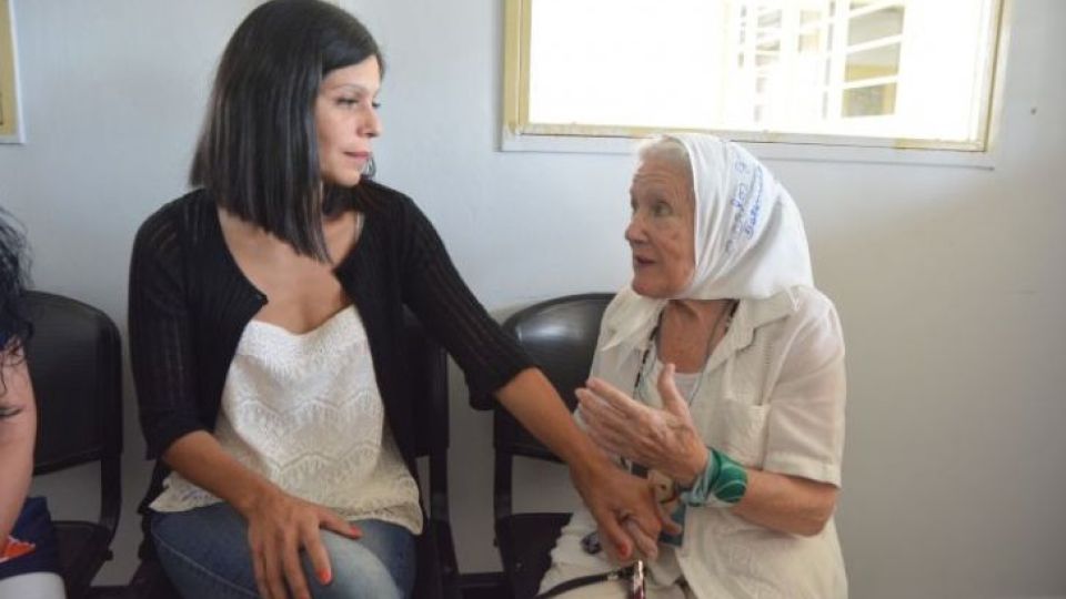 ESPERA. Flavia Saganías está detenida desde fines de noviembre. En enero fue visitada por Nora Cortiñas.