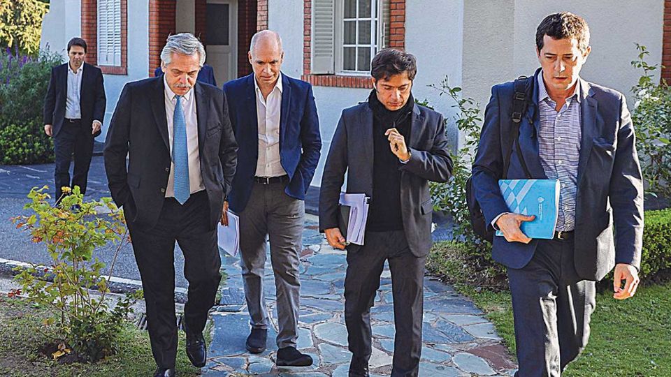 Sin grietas. El Presidente convocó a Rodríguez Larreta y Kicillof a Olivos para la videoconferencia con los gobernadores.