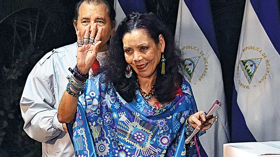 Nicaragua. La vicepresidenta Rosario Murillo, cubierta de anillos y brazaletes.