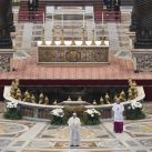  El Papa Francisco celebró la misa de Pascua en soledad 