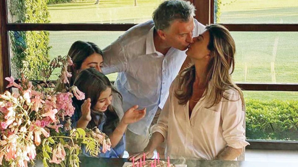 En familia. El ex Presidente cumple el aislamiento en su quinta.