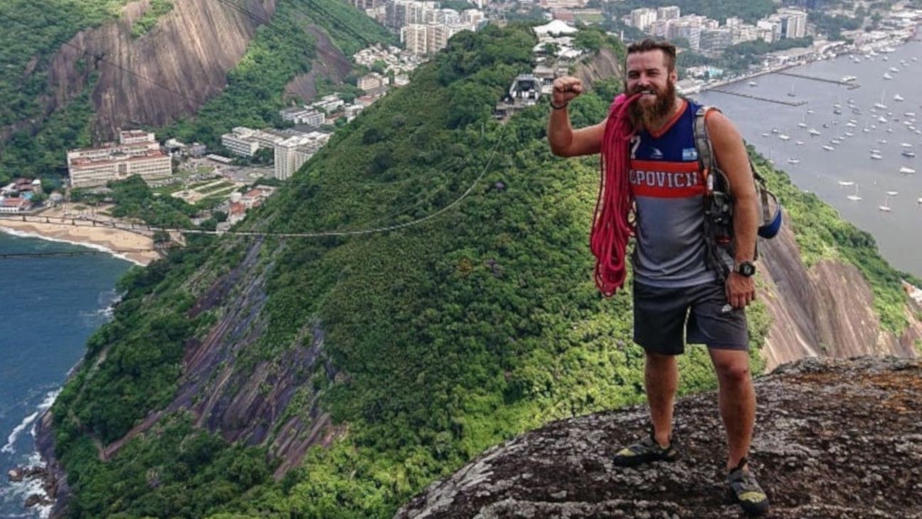 El hijo del fiscal estuvo cerca de tres meses en Brasil y hasta llegó a escalar el Pan de Azúcar. 