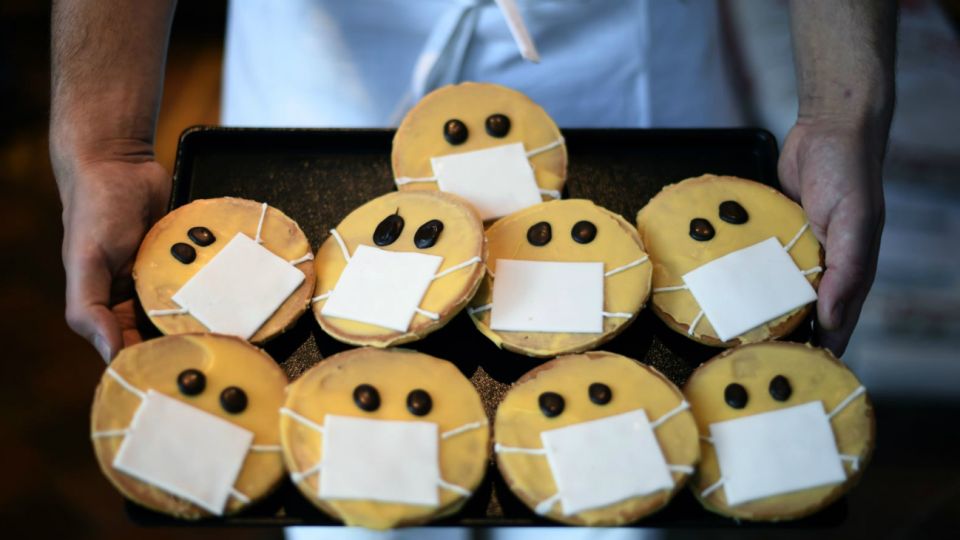 Un pastelero de Dortmund, Alemania, creó estos bizcochos con barbijo
