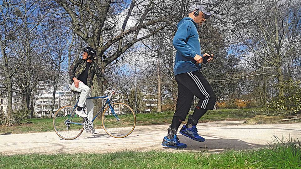 Aire. Desde el inicio de la cuarentena los parisinos pudieron hacer deportes.