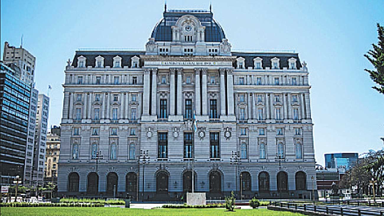 Proponen desde teatros hasta estadios para que el Congreso pueda sesionar