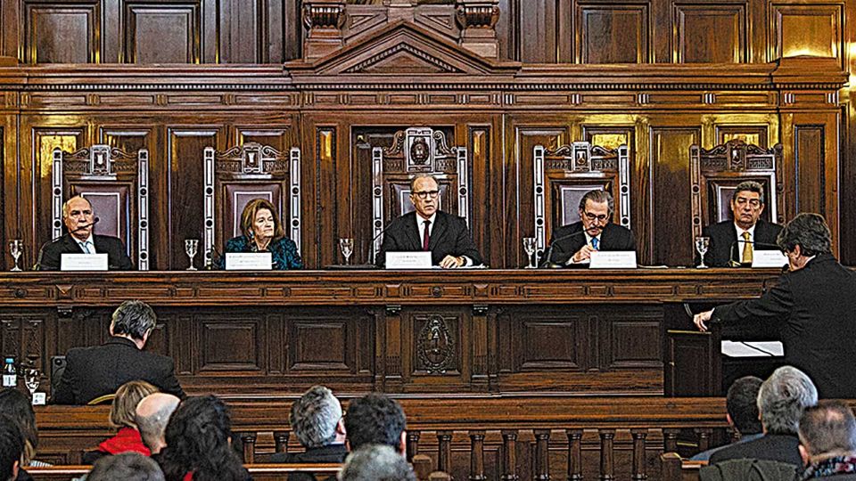 Cortesanos. Pueden responder la solicitud de la vice o decidir que no corresponde expedirse.