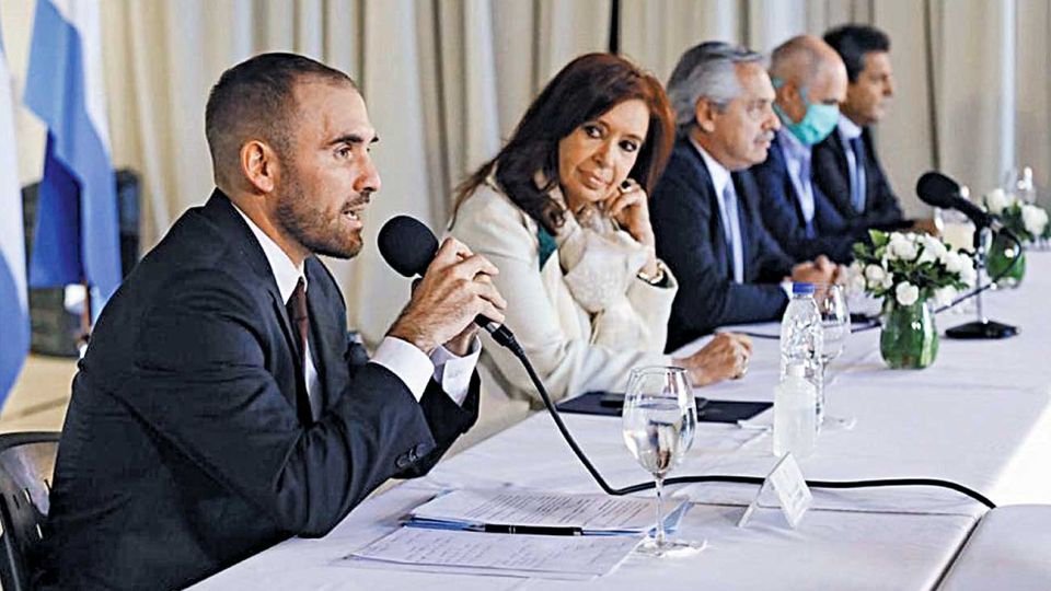 Oportunidad. La propuesta por la deuda ahorraría el pago de US$ 41 mil millones. Hoy, un eventual default escandalizaría menos.