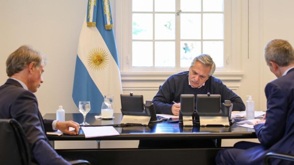 Alberto Fernández habló con su par francés Emmanuel Macron.