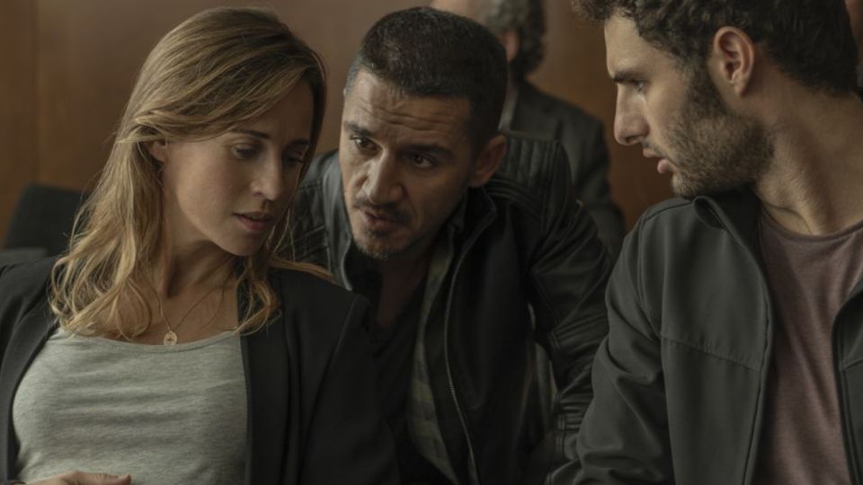 La saga de Baztán regresa y con ella la inspectora Salazar vuelve al valle para descifrar una nueva serie de asesinatos conectados a lo oculto.