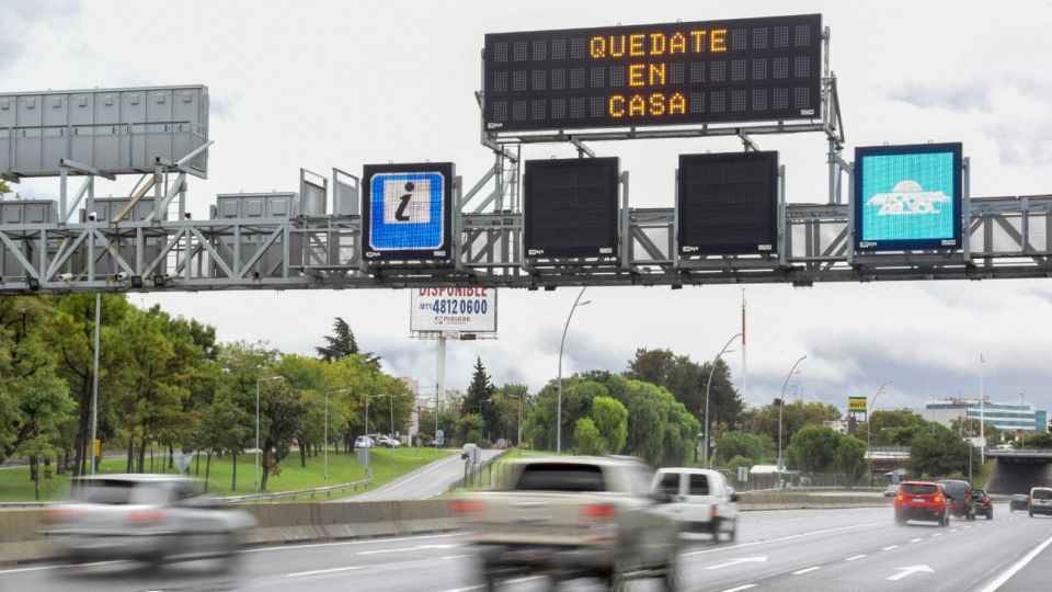 El ministerio de Transporte y el Ministerio del Interior autorizaron excepcionalmente el regreso a la residencia habitual por vía terrestre.