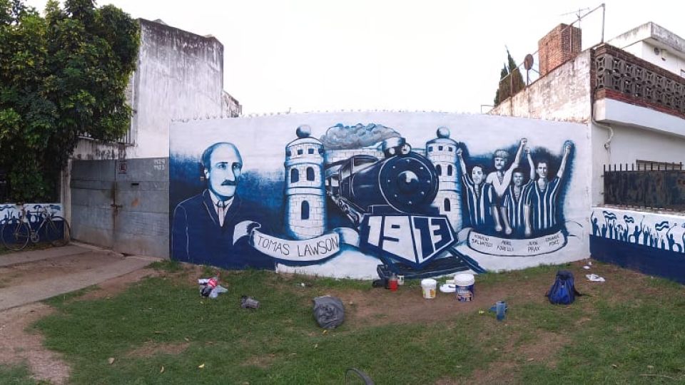 Tomás Lawson. El fundador de Talleres fue jugador de Blackburn Rovers y replicó los colores azul y blanco en el club cordobés. Un mural le rinde homenaje en barrio Jardín.