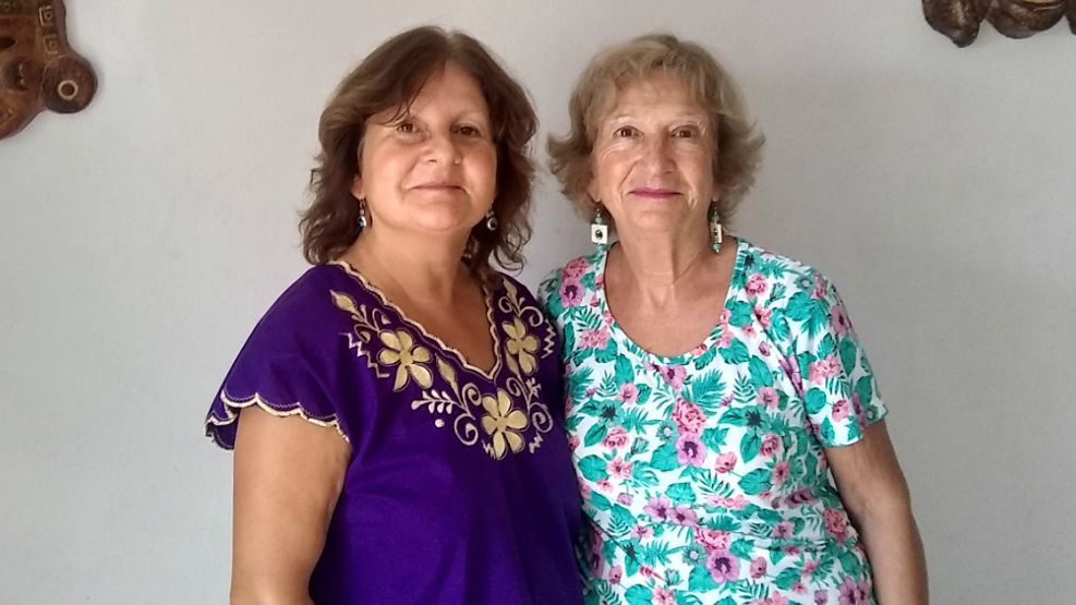 Elizabeth Ferrer y su madre, de 81 años. Están varadas en Cancún desde fines de marzo.