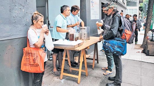 Alimentos. Las empresas vehiculizaron muchas veces la gestión de la asistencia alimentaria a través de Cáritas.