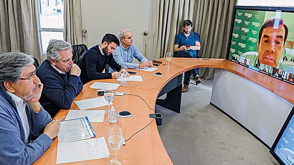 Videoconferencia. El Presidente se reunió con más de treinta alcaldes de todo el país.