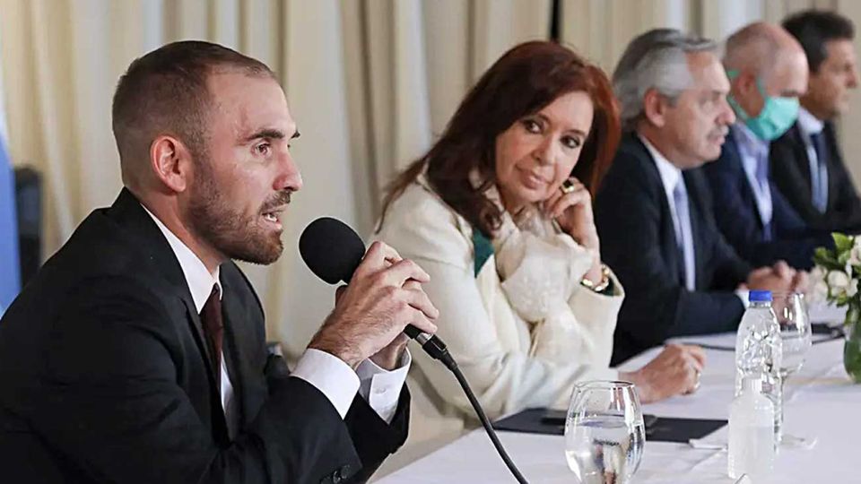 Momento. Guzmán, al presentar la oferta inicial a los acreedores.