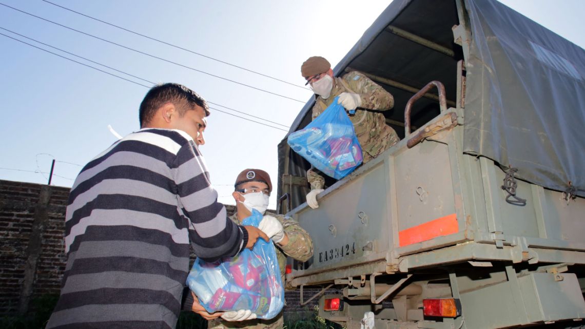 Army personnel distribute food in the most needy areas of the Santa Fe province in Argentina on April 2, 2020. 