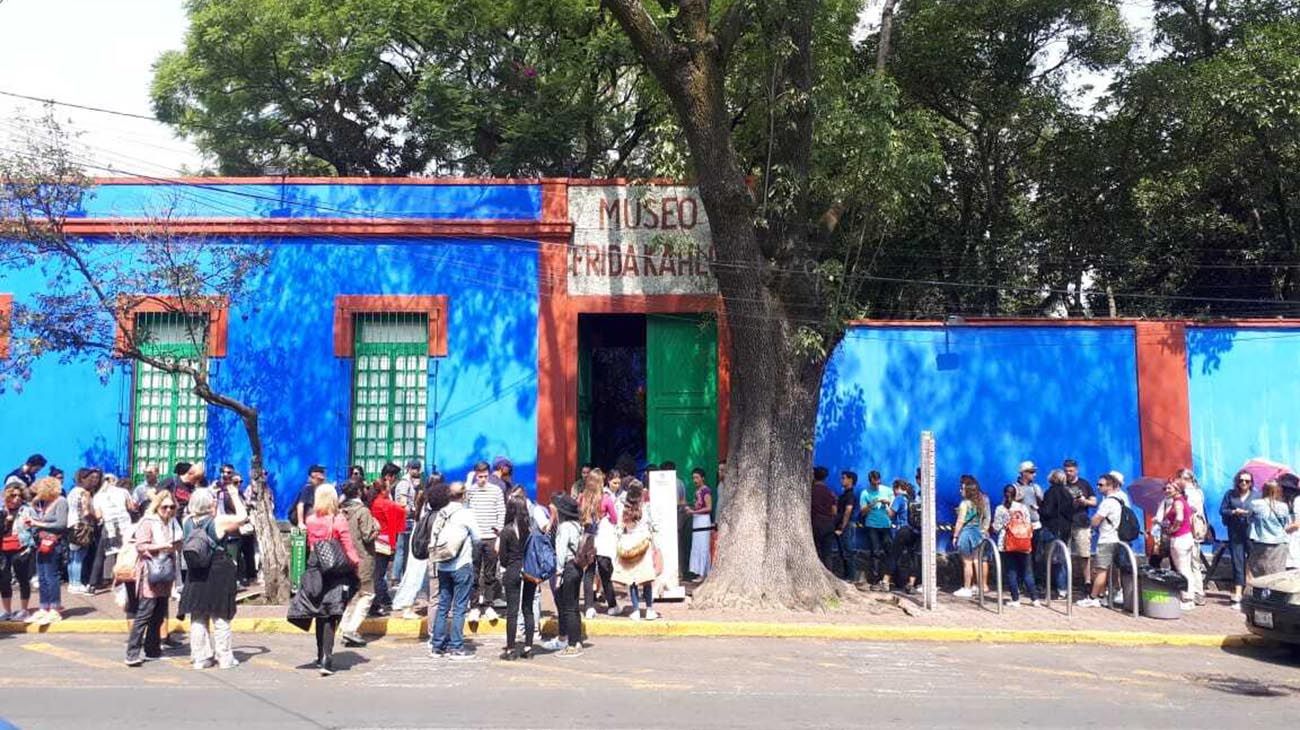 La fachada del museo antes de la pandemia. Colas y más colas para hacer la visita. 