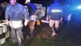 Las fuerzas de seguridad interceptaron un camión y nueve lanchas que estaban violando la veda.