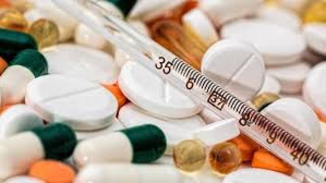 Ibuprofeno o paracetamol qué tomar ante los efectos adversos de la