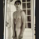Ansel Elgort desnudo