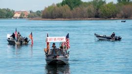 Los pescadores manifiestan pescar en solitario y están en contra de la medida de cuarentena.