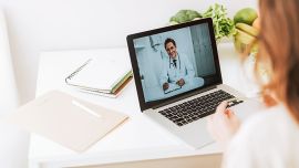 El personal sanitario debe estar concentrado en las urgencias y, sobre todo, en la atención de la pandemia. Por eso, aumentaron las consultas vías web y teléfono.